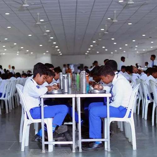 International school_0223_0U8A3647